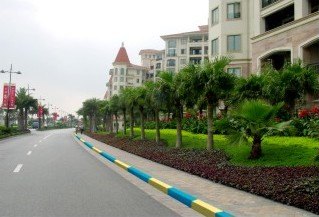 发光PVC塑料路缘可代替石材或混凝土路沿石的新路