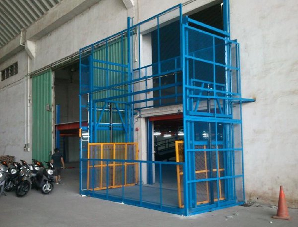 实力打造：郑州导轨式货物提升机