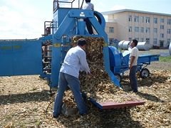 供应山东厂家直销的玉米秸秆打包机 大型秸秆打包机