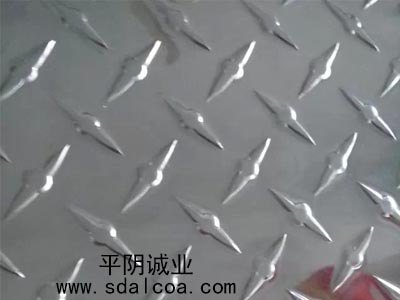 压花铝板厂家——现在质量硬的指针型花纹铝板价格行