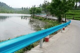 晚上发光PVC/FRP高速公路防护中空结构设计
