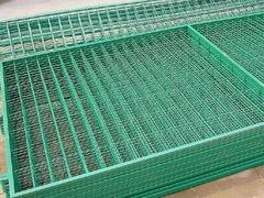 东顺筛网商行公司专业供应铁路护栏网：福州护栏网