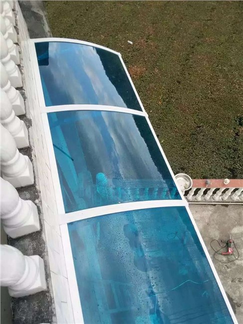 重庆别墅小区豪华固阳棚PC耐力阳光板采光门窗遮阳无声支架雨棚