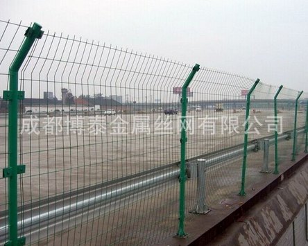 双边丝护栏网/成都博泰金属丝网有限公司
