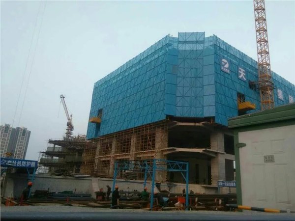 爬架网片与传统落地架、悬挑架对比的优势