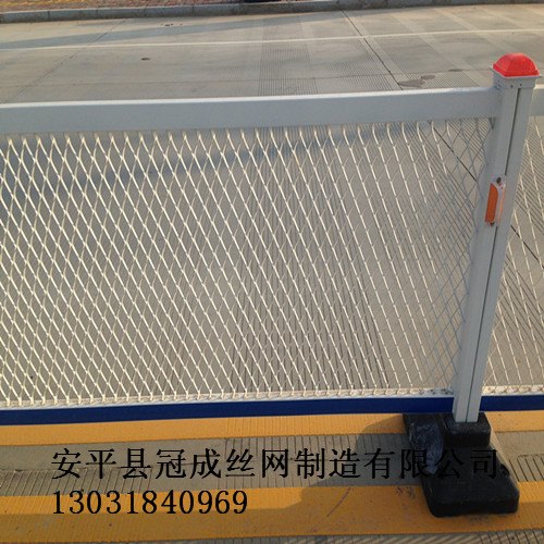 供应不锈钢菱形钢板拉伸网厂家高速公路防护网