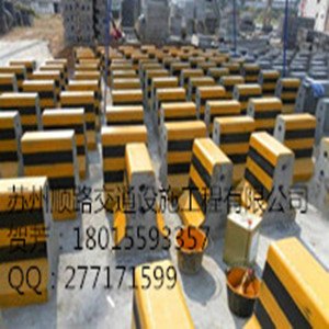 苏州道路水泥隔离墩价格昆山混凝土石墩定做厂家常州高速路出口石墩规格