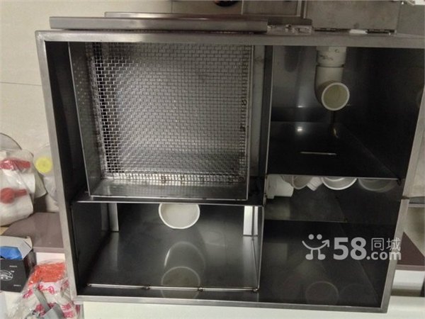 一种自动提取废油的装备-油水分离器