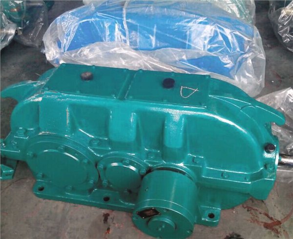 DCY224-35.5-IIIN硬齿面锥齿轮减速器,泰兴减速机品牌