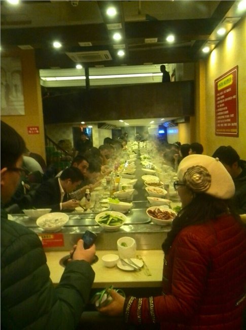 长期供应旋转自助小火锅设备串串香麻辣烫专用回转小火锅