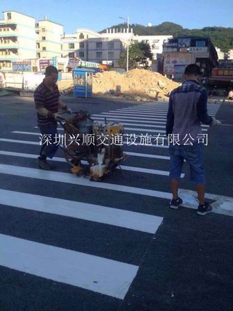 深圳车位划线深圳热熔划线专业划线施工团队