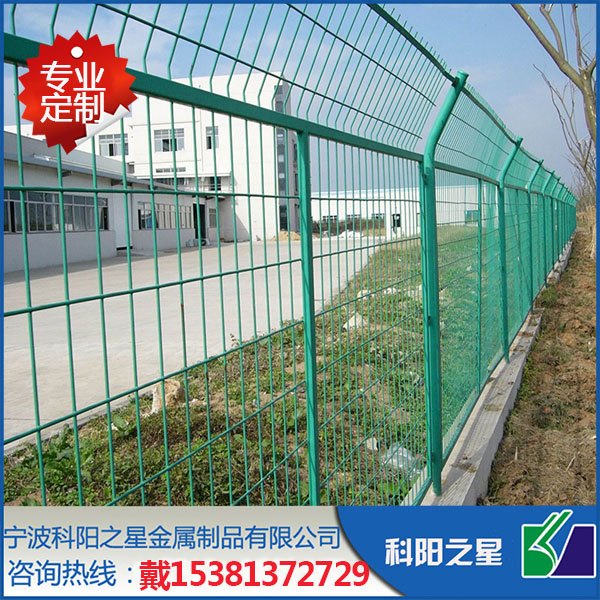 云南昭通双边丝护栏网隔离网双边框架护栏网球场围网厂家直销
