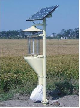 新农村环保太阳能频振式杀虫灯厂家直销