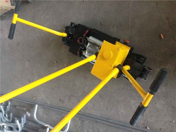 GFT-40型推拉两用液压轨缝调整器合理的夹紧齿形，足够的强度