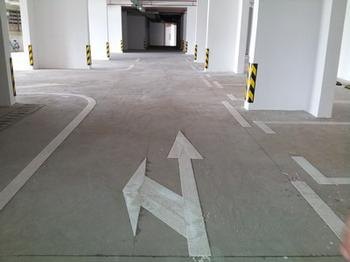 柳州车库划线单位，停车场划线公司，专业热熔划线。