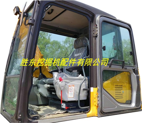 三一135C-8挖掘机驾驶室