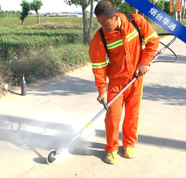 济南沥青路面裂缝冷灌缝胶价格济南沥青路面裂缝冷灌缝胶生产厂