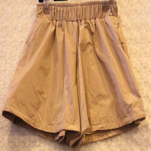 厂房搬迁仓库10万件服装全清3.99元