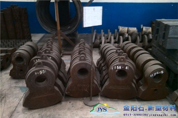 石料厂等建材行业中耐磨锤头选择哪种最好？