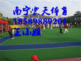 北流人造草优质批发的厂家，北流假草足球场施工铺设预算