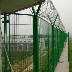 供甘肃公路护栏网和兰州喷塑护栏网厂家