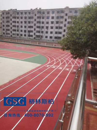 自结纹塑胶跑道独特施工方法