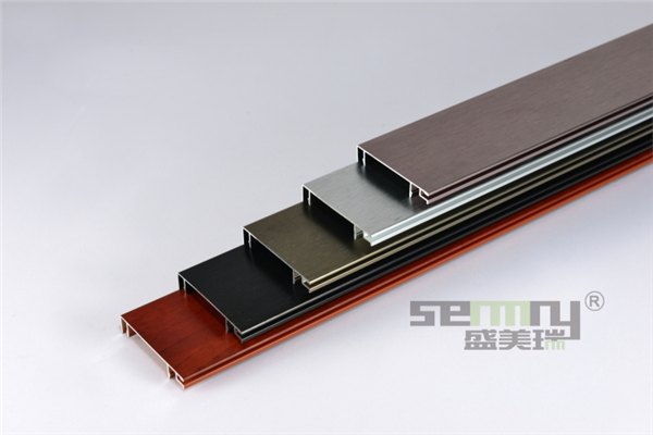 盛美瑞铝合金踢脚线的厚度是多少？