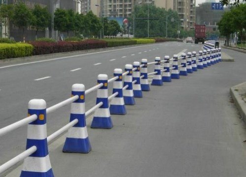 公路道路护栏锌钢配件厂家