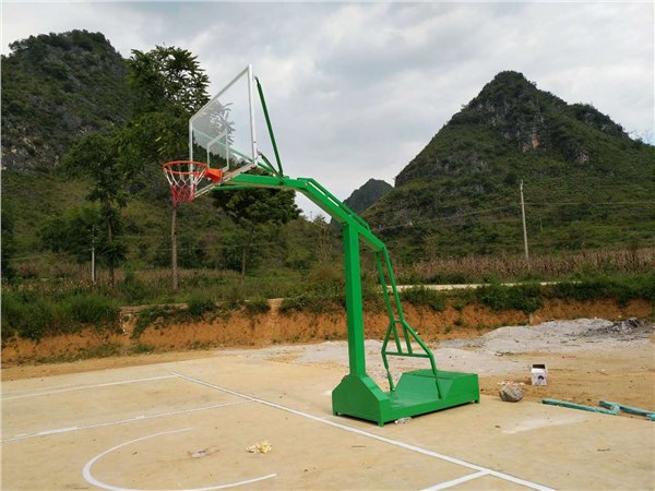 广西去哪买篮球架好_广西篮球架厂家