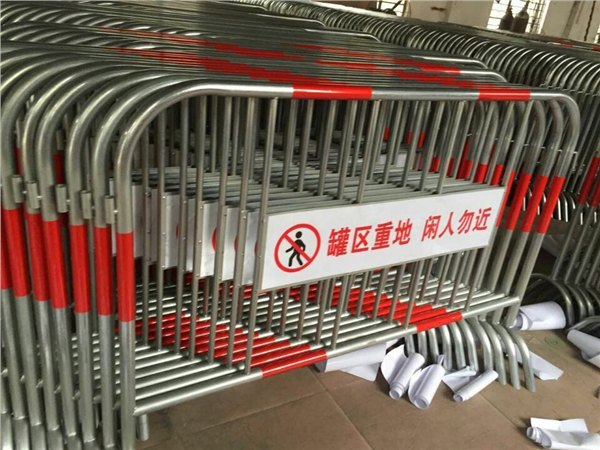 深圳不锈钢铁马厂家、道路不锈钢隔离围挡防撞栏
