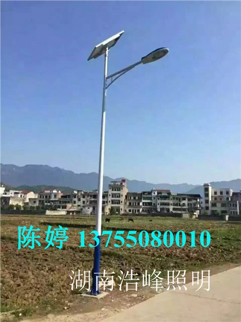 广西路灯贵港市led路灯厂农村6米30W太阳能路灯报价