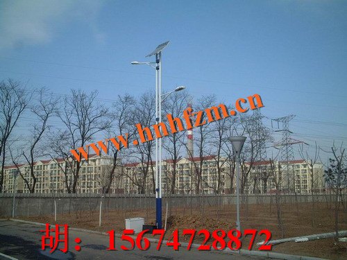 贵州兴义/凯里市太阳能路灯厂家找浩峰照明 20W-60W路灯 经济实惠