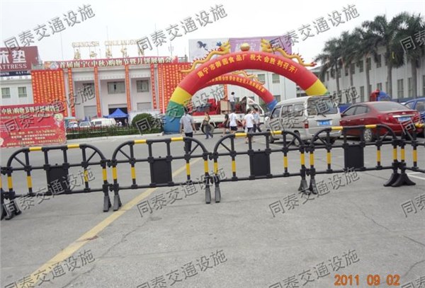 供应 南宁铁马玉林铁护栏贵港塑料护栏塑胶隔离栏厂家 