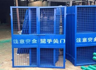 电梯防护门生产厂家 河北安全防护门供应