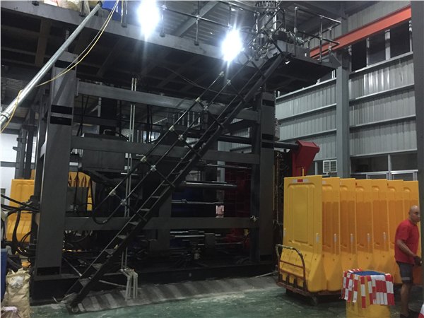 1.8米交通围挡吹塑机 交通护栏吹塑机