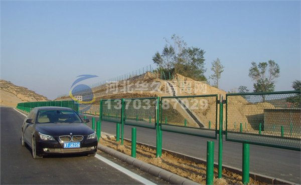 公路隔离栅马路隔离网安平厂家【华久图】