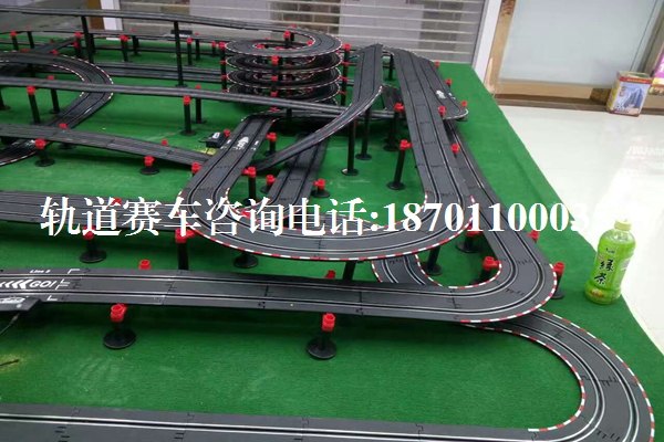带孩子去游乐场玩儿童轨道赛车公园广场轨道赛车