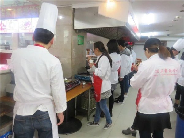 想做餐饮自主创业选什么项目好第一次做小吃谁可以指点下