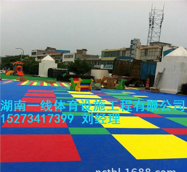 耒阳PVC拼装地板价格  包工包料湖南一线体育设施工程有限公司