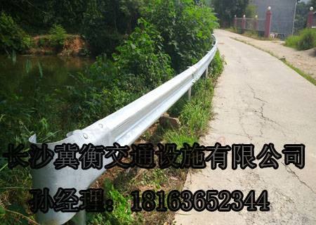 波形梁钢护栏,高速波形梁钢护栏,波形钢板护栏价格