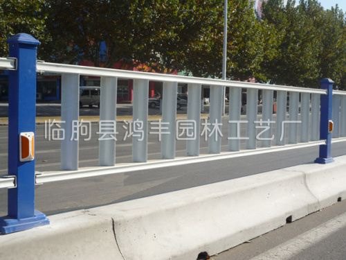 山东锌钢道路护栏价格