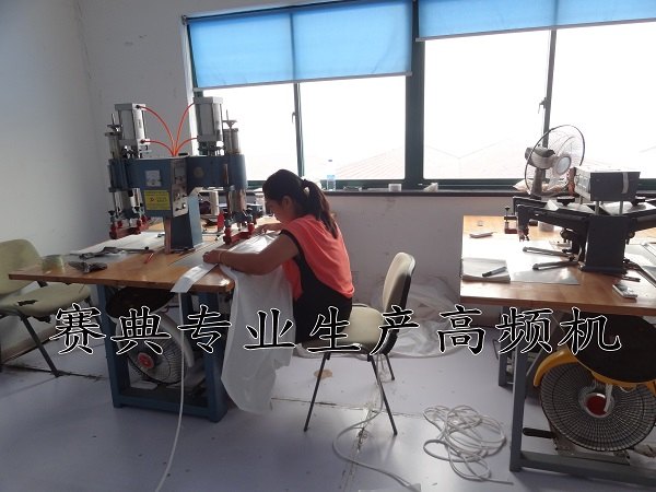 软膜天花压边机软膜天花扣边条压边机有吗?