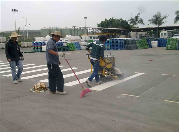深圳旧热熔线清除施工,专业路面热熔除线工程