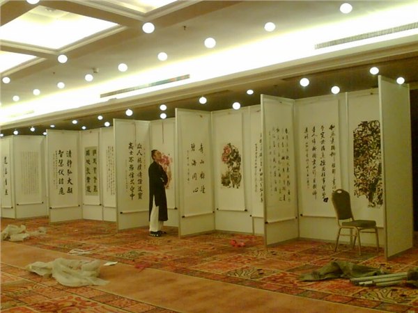 一米屏风式挂画展板，带灯挂画展架铝框