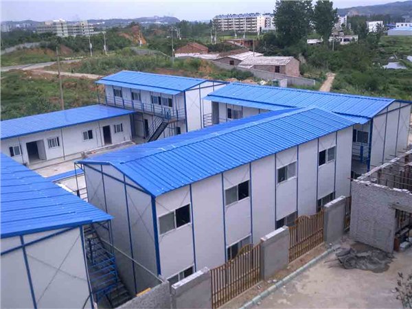 山西运城万荣祈虹彩钢厂家直销低价环保工地防火保暖彩钢房