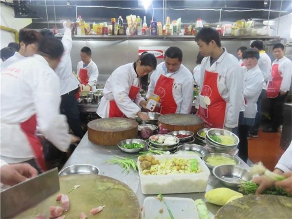 鲜花饼学习价格昆明顶正小吃培训学校鲜花饼学习多少钱