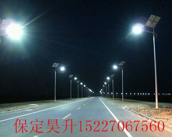 太阳能路灯多少钱 太阳能照明路灯