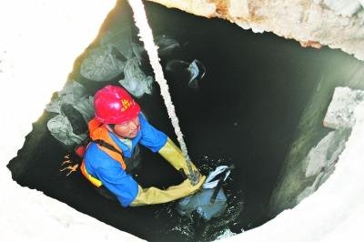 武汉东湖技术开发区清理污水井污水池