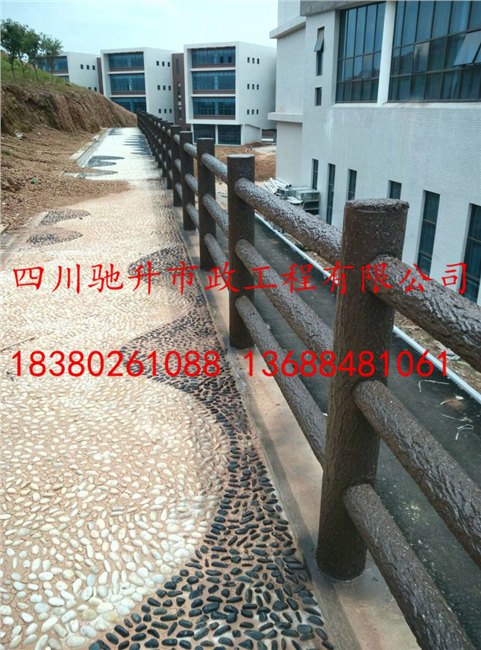 铜仁市仿树皮栏杆生产厂家 贵州仿木仿竹护栏 仿木地板