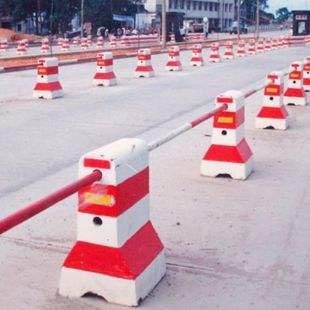 道路交通隔离墩新利龙道路交通隔离墩价格道路交通隔离墩批发...